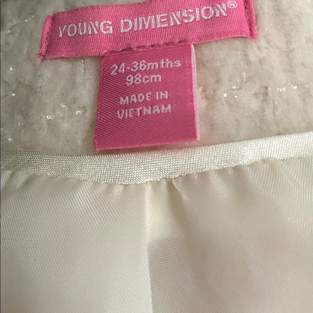 Little Girls Adorable Cream Coat - Picture 6 of 13